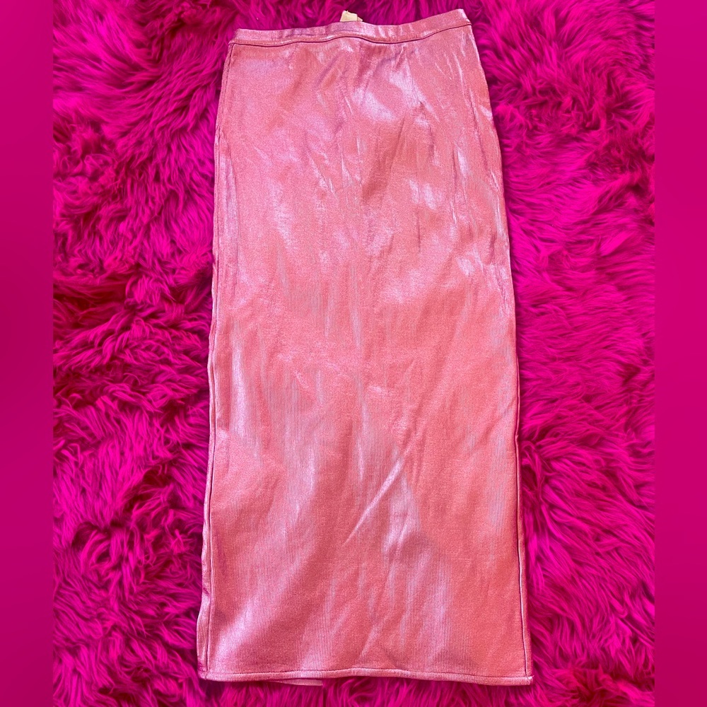Metallic pink, fitted, pencil skirt.